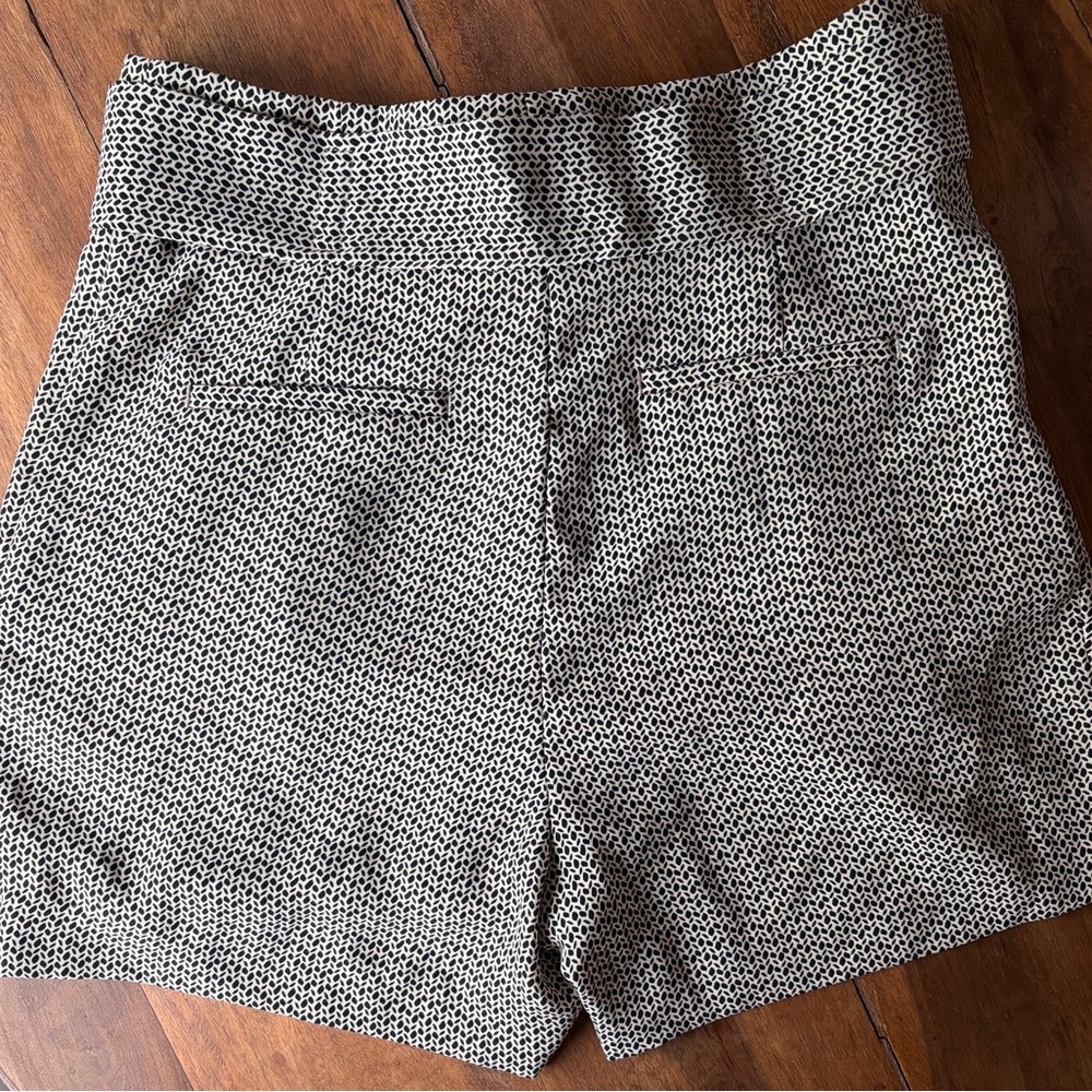 H&M High-Waisted Patterned Shorts - Picture 3 of 5